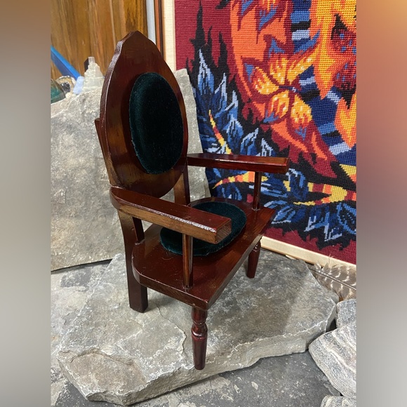 Regal Mini Throne Doll Chair or Plant Holder - Picture 12 of 15